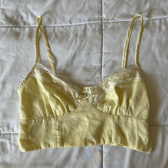 Princess Polly Tops - Light yellow Princess Polly crop top